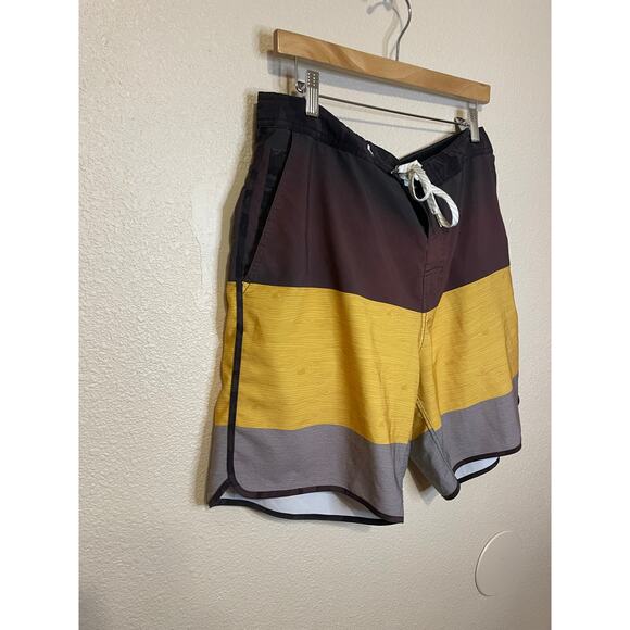 Vuori Men’s Yellow Brown & Gray Board Shorts Swim Shorts Medium - Picture 10 of 12